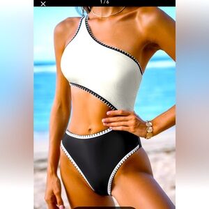 Cupshe cut out bathing suit NWT